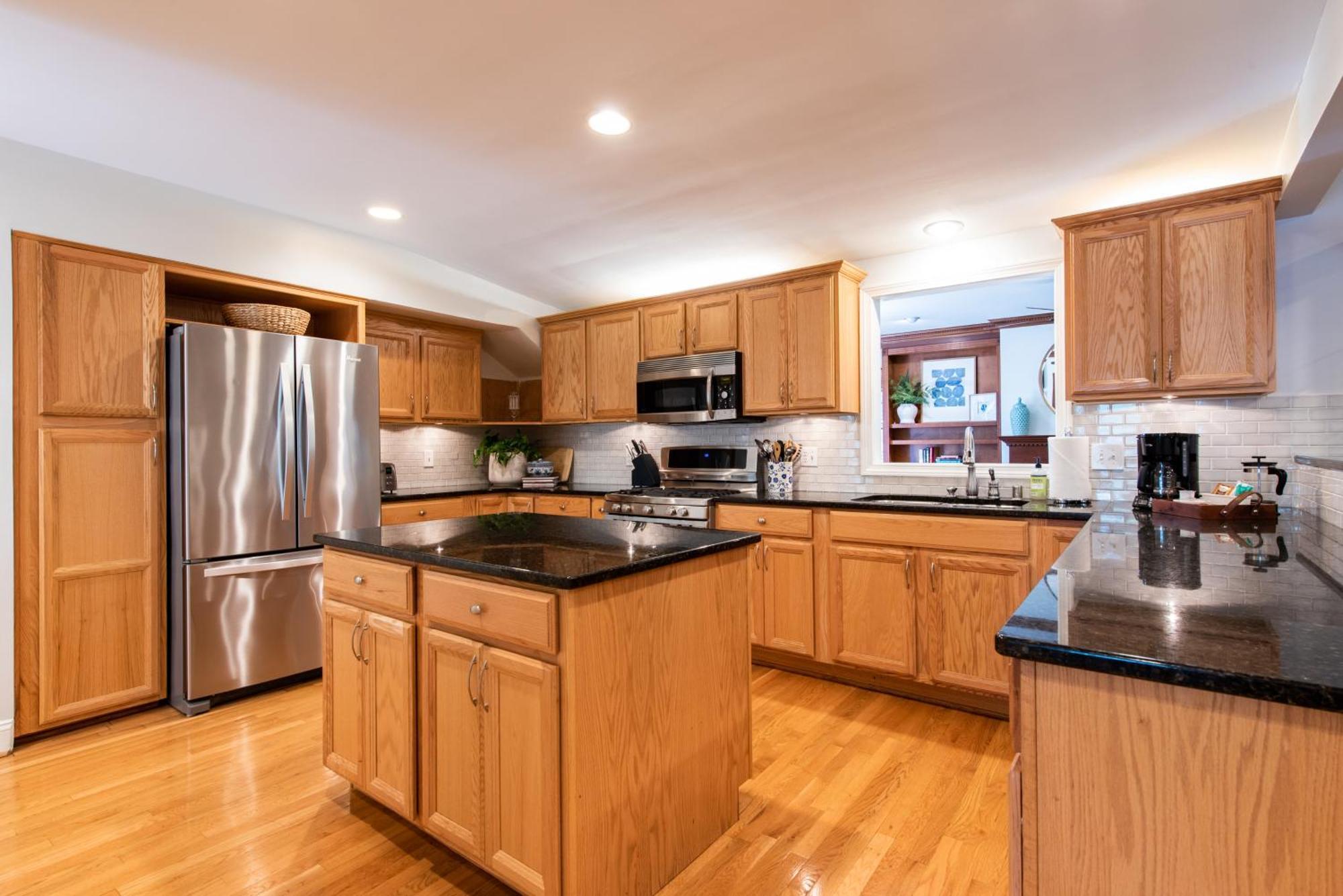 2 Living Close 2 Shopping & Restaurants